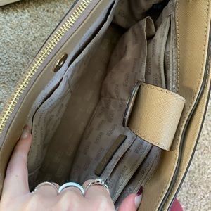 Michael Kors Bags - Perfect condition Michael kors purse Michael Kors Bags - Perfect condition Michael kors purse